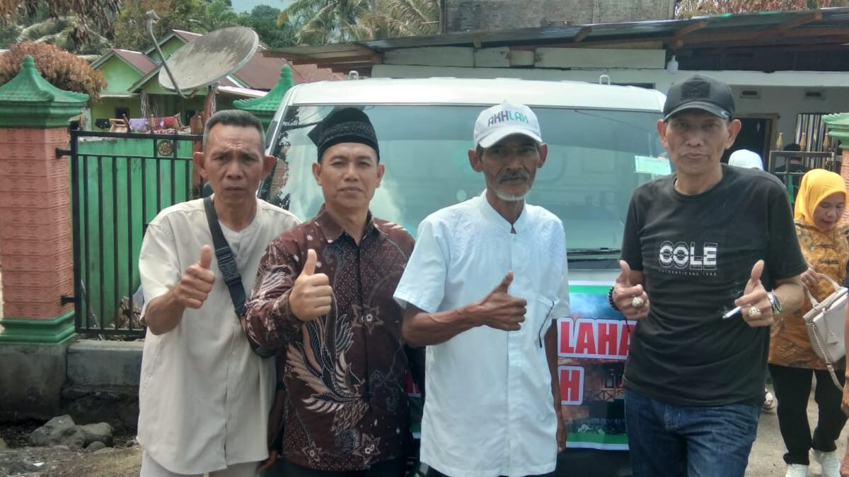 Ikatan Empat Lawang Lahat Salurkan Bantuan untuk Korban Kebakaran Desa Landur
