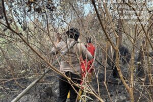 Lahan Gambut PT Samora OKI Terbakar, Polisi Padamkan Api Selama 5 Jam di Tulung Selapan