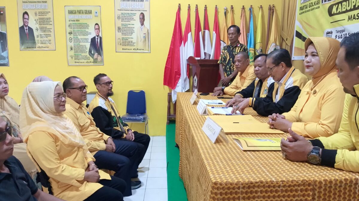 Afitni Junaidi Gumay Jadi Pendaftar Pertama, Ambil Formulir Bakal Calon Ketua DPD Golkar Muba