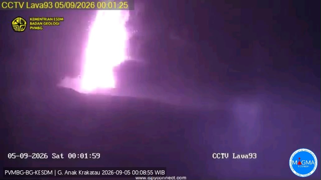 Anak Krakatau Kembali Erupsi, Dentuman Terdengar di Pos Pengamatan