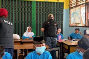 PMPB Sumsel Bagikan Masker Gratis kepada Siswa SMP Negeri 4 Talang Kelapa