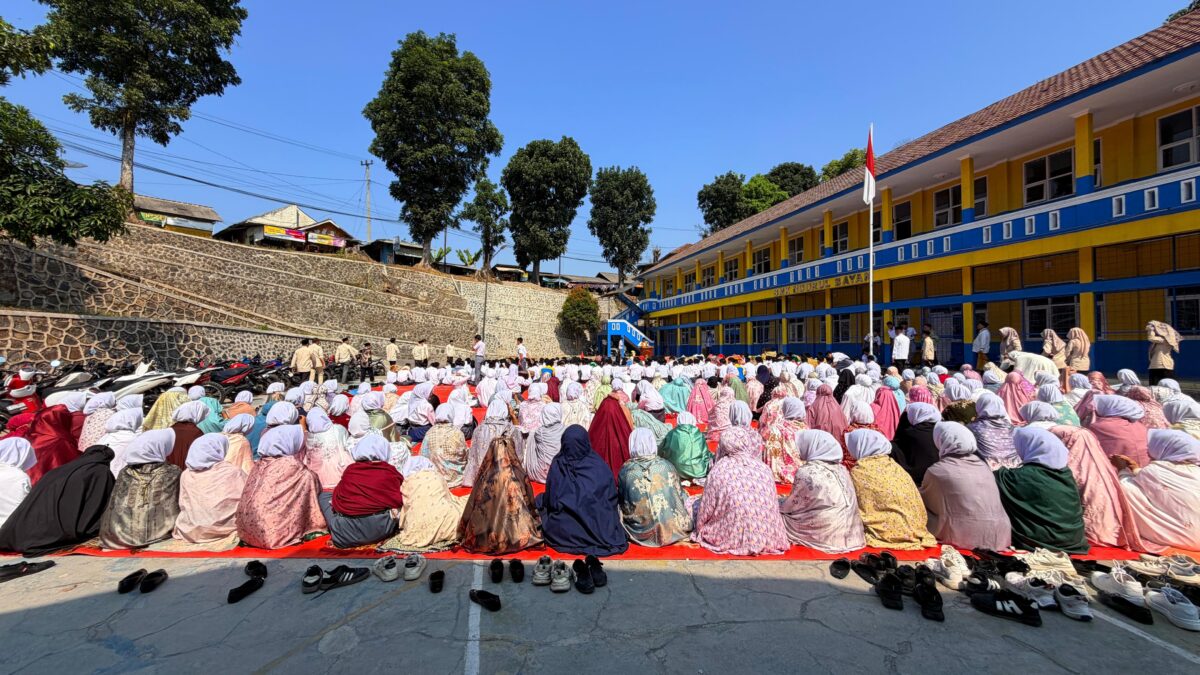 Shalat Istisqa’ Digelar di Kalapanunggal, Warga Berdoa agar Hujan Segera Turun