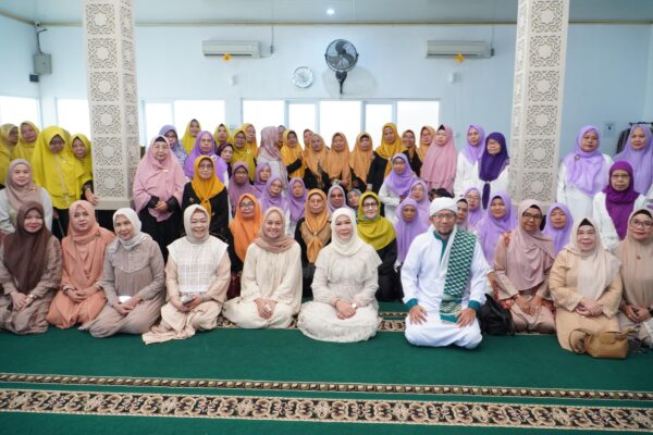 Feby Deru Ajak Ibu Perkuat Keharmonisan Keluarga Lewat Pengajian di Palembang