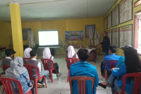Star Energy Geothermal Salak Edukasi Pemuda Kalapanunggal soal Energi Panas Bumi