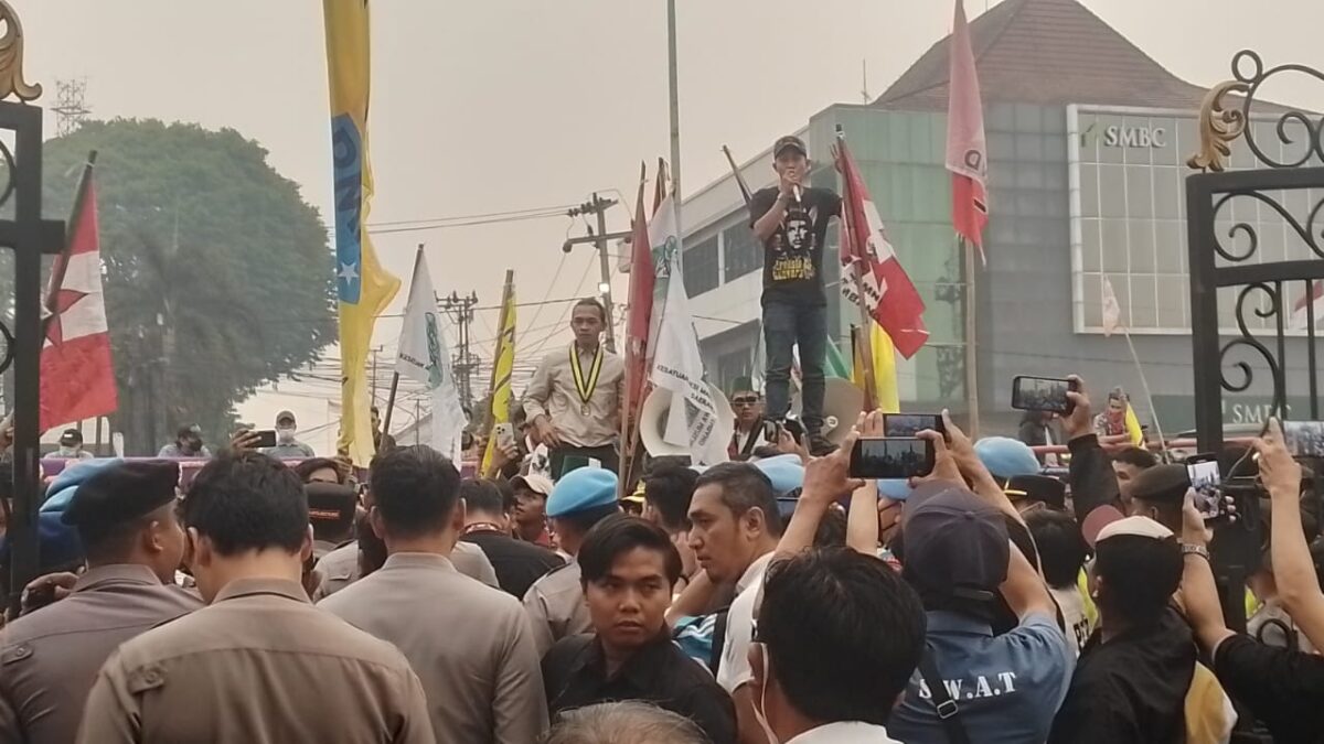 Aliansi Mahasiswa Demo di Mapolda Sumsel, Kapolda Temui Demonstran