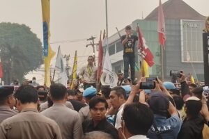 Aliansi Mahasiswa Demo di Mapolda Sumsel, Kapolda Temui Demonstran