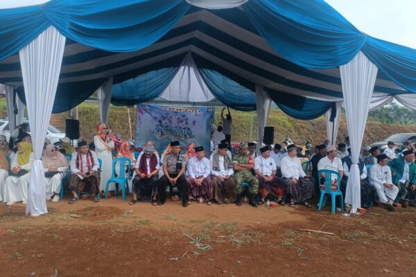 Ribuan Santri Meriahkan Hari Santri Nasional di Parakansalak